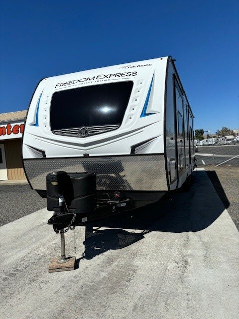 2020 COACHMEN Freedom Express 276Rkds