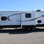 2021 FOREST RIVER Wildcat 303Mbx full