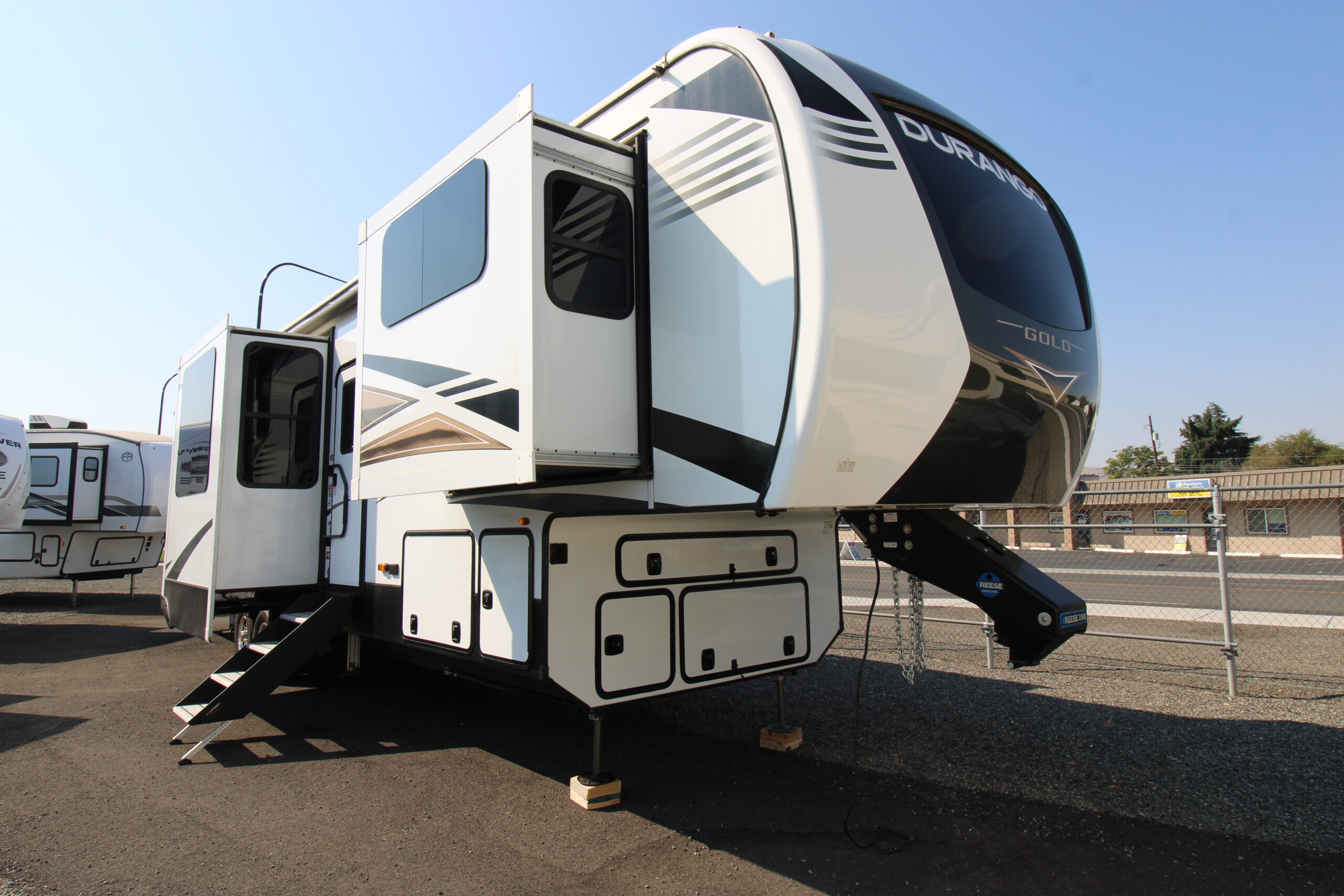 2023 KZ Durango Gold 386Flf